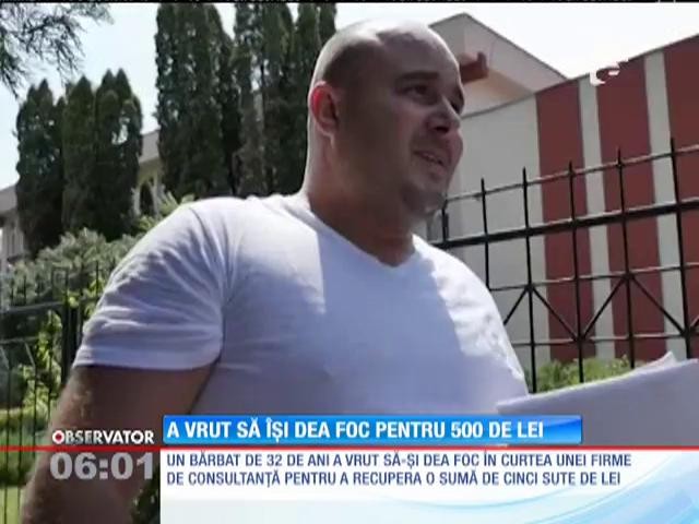 Un bărbat, la un pas să-şi dea foc &icirc;n faţa unei firme pe care o acuză de &icirc;nșelaciune