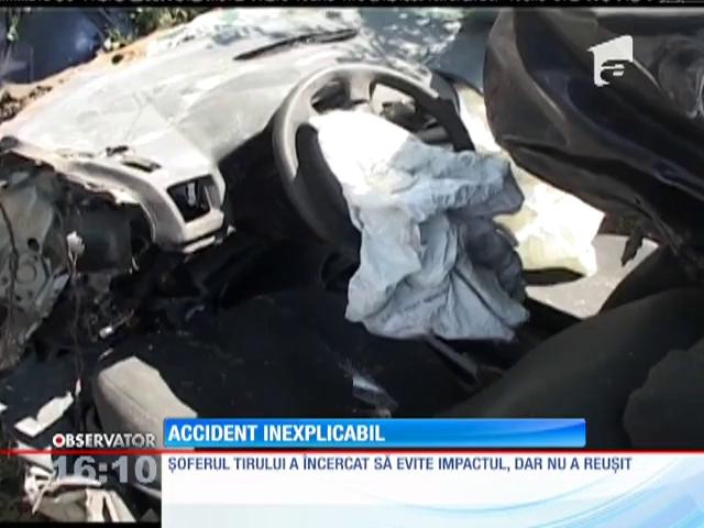 Arad: Un şofer a murit decapitat după ce a intrat cu maşina &icirc;ntr-un TIR