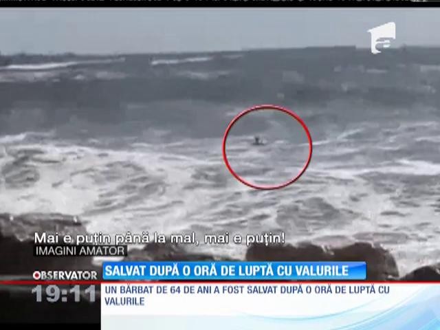 Un bărbat de 64 de ani a fost salvat &icirc;n ultima clipă dintre valuri