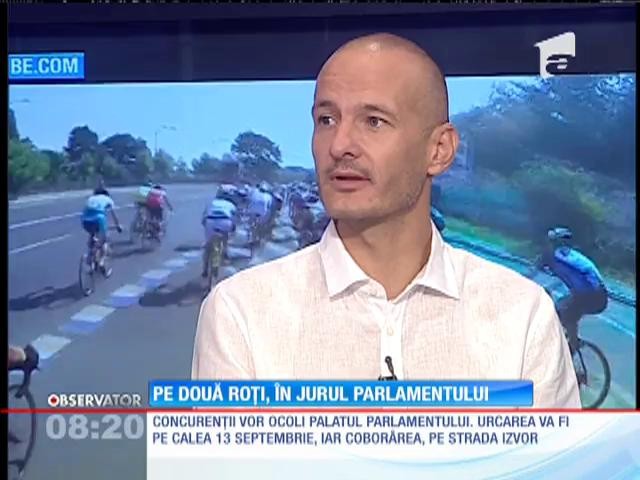 Pe două roţi, &icirc;n jurul Palatului Parlamentului