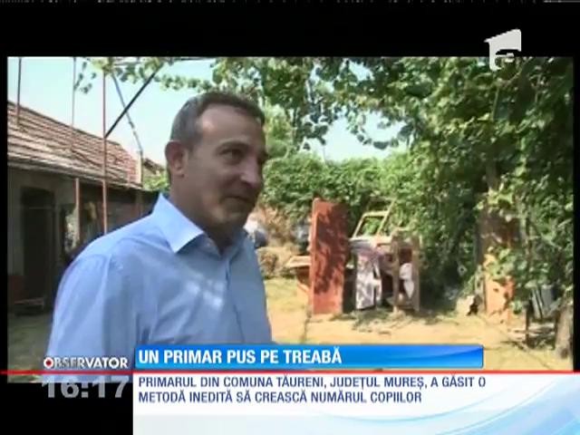 Un primar din Mureş a găsit o metodă inedită pentru &icirc;ntinerirea localității pe care o conduce