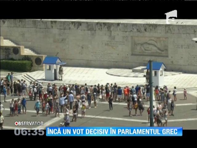 Parlamentarii de la Atena au dezbătut toată noaptea proiectul noului acord cu creditorii internaţionali