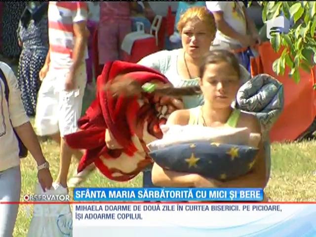 Sf&acirc;nta Maria, sărbătorită cu manele, mici și bere
