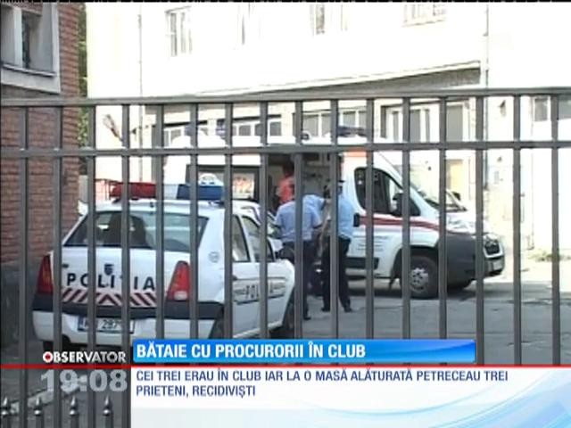 Un procuror și un polițist, bătuți &icirc;n club