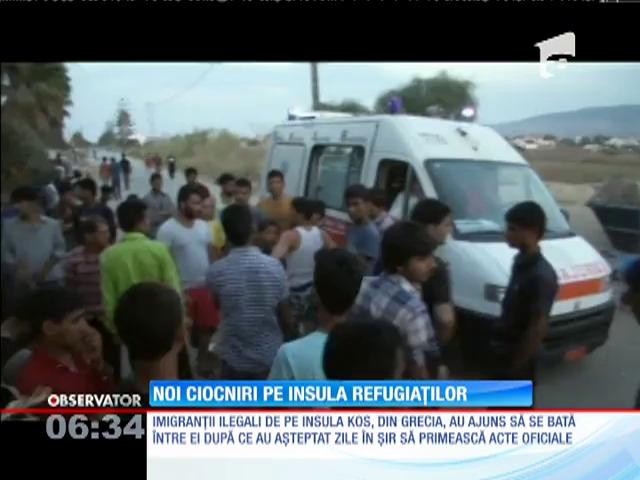 Zeci de imigranţi din c&acirc;teva ţări asiatice, luptate cu pietre şi b&acirc;te pe insula Kos