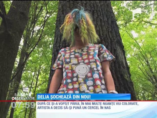 Delia a adăugat la &icirc;nfăţişarea ei excentrică un cercel &icirc;n nas