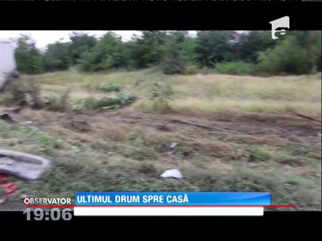 O familie care se &icirc;ntorcea acasă, la Adjud, din Marea Britanie a sf&acirc;rşit sub roţile unui TIR