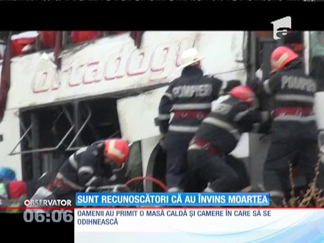 Autocar răsturnat &icirc;n Brăila. Turiştii care n-au ajuns la spital şi-au petrecut noaptea &icirc;ntr-un internat