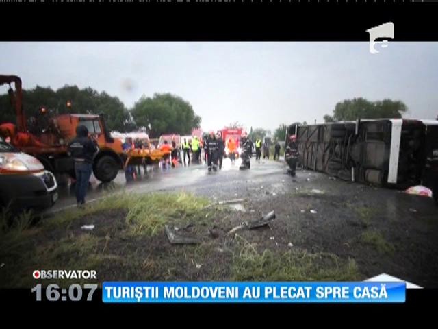 Cei trei copii moldoveni, ucişi &icirc;n accidentul de autocar, aduși acasă &icirc;n sicrie