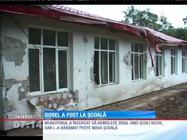 Dorel a lovit din nou! A dăr&acirc;mat zidul unei școli vechi peste o școală nouă!