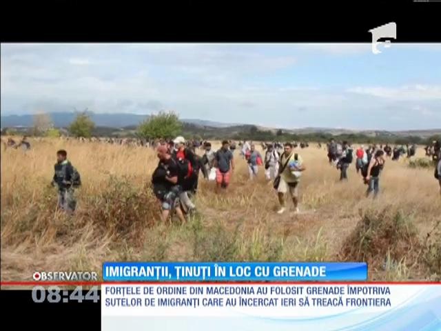 Imigranții de la granița cu Macedonia, ținuți &icirc;n loc cu grenade!