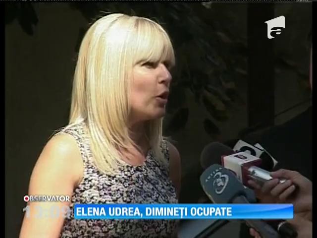 Elena Udrea se plimbă &icirc;ntre poliţie, vacanţă şi instanţă