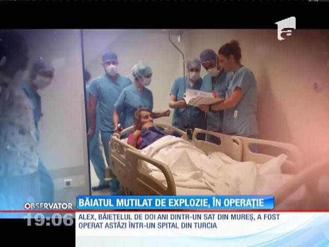 Băieţelul de doi ani desfigurat de explozia unei maşini, operat &icirc;n Turcia