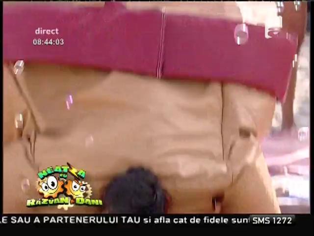 Meci de sumo pe melodia "Say Something"