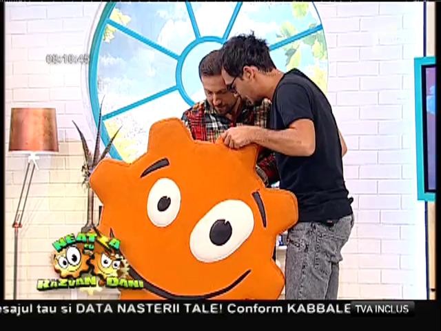 Dani Oțil, mușcat, &icirc;n pat, de o zonă mai sensibilă: &rdquo;Am dat plapuma joș și am trimis-o să se spele!&rdquo;
