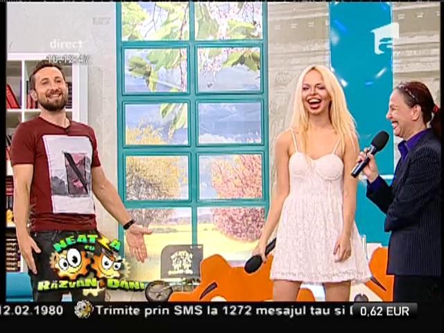 Barbie de Rom&acirc;nia şi mama ei au făcut spectacol! Blonda a sărit &icirc;n braţele lui Dani Oţil, iar reacţia lui este fabuloasă