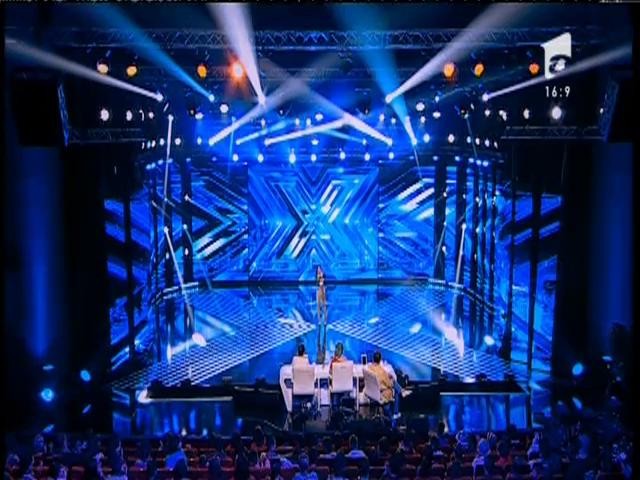 Christina Aguilera - "You Lost Me". Vezi interpretarea Loredanei Fieraru, la X Factor!