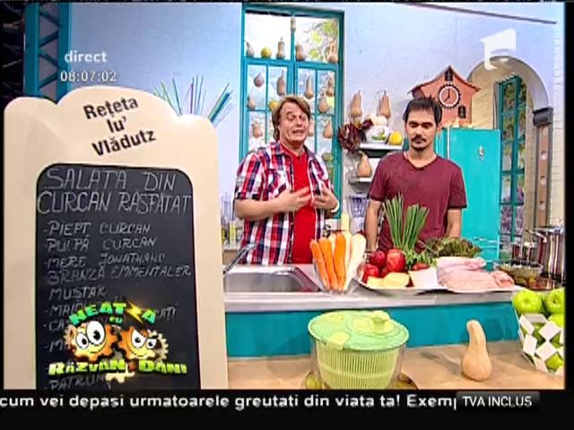 Simplu şi rapid! Salată din curcan răsfăţat, un preparat delicios, cu mere ionathane şi br&acirc;nză emmentaler