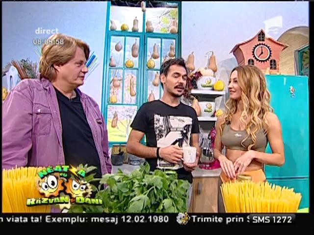 O gospodină desăv&acirc;rşită! Flavia i-a &icirc;ndeplinit visul lui Răzvan Simion şi s-a pus pe gătit...paste