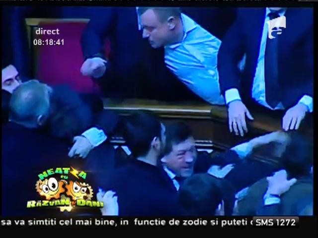 Smiley news: Parlamentul "Local Kombat"