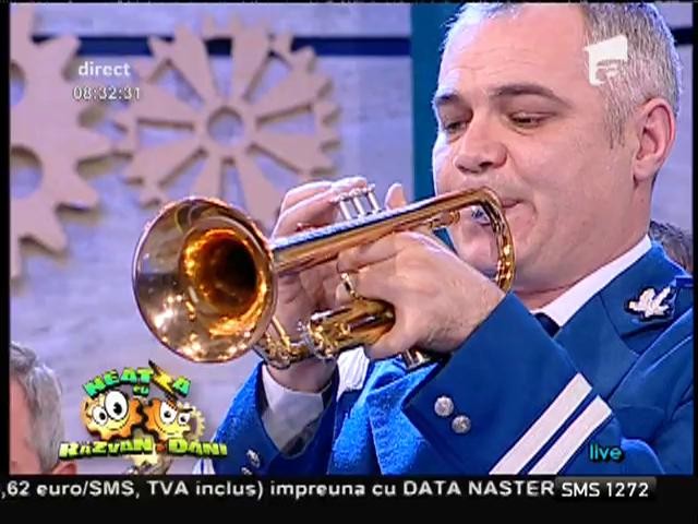 Colinde de Crăciun la alămuri şi tobe, cu Fanfara Jandarmeriei Rom&acirc;ne