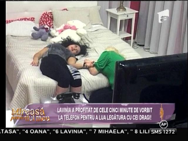 Lavinia și-a folosit cele cinci minute de vorbit la telefon pentru a lua legătura cu familia!