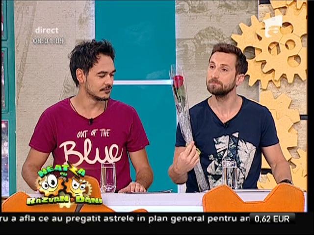 Surpriza dimineții! Răzvan și Dani, &icirc;nt&acirc;mpinați cu un trandafir roșu!
