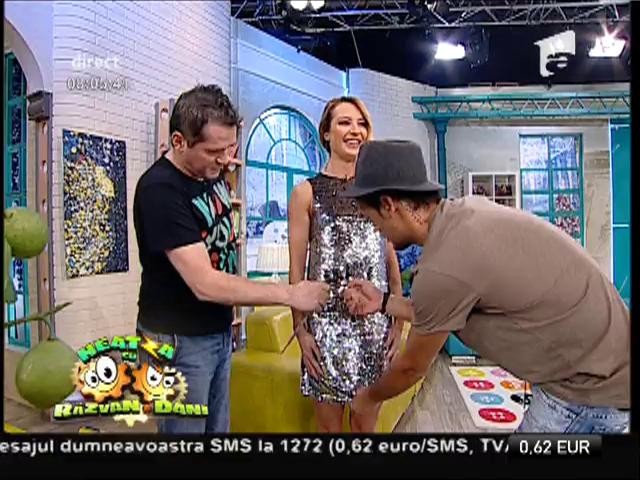 Jucărie pentru "copii mari"! Rochia Flaviei a făcut valuri: Băieții nu s-au putut abține și au... m&acirc;ng&acirc;iat-o!