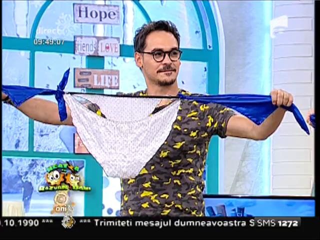 Truc uluitor de magie! Ține-o pe astaaaa! Răzvan, Dani și Flavia au rămas fără lenjerie intimă, &icirc;n direct