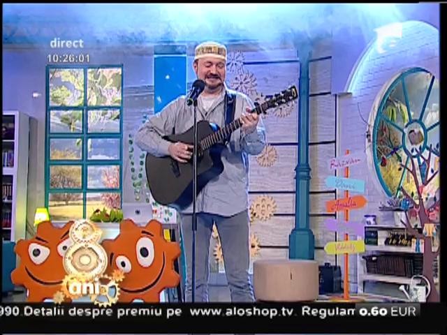 Omul cu chitara! Radu Captari &icirc;mbină folclorul clasic rusesc cu cel ţigănesc. Ascultă-l la "Neatza"!