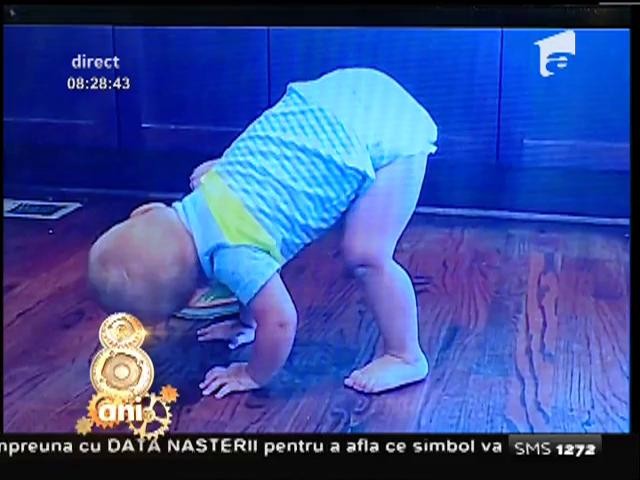 Ahahaaaaa! Stai să-l vezi: Ce se &icirc;nt&acirc;mplă atunci c&acirc;nd un bebeluș este lăsat să se &icirc;ncalțe singur
