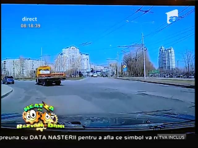 Smiley News: De necrezut! Tractare cu peripeții &icirc;n Rusia