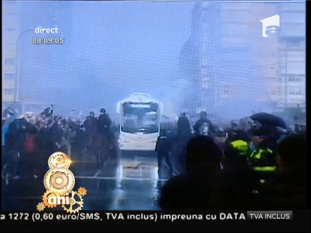 Smiley News: Asta &icirc;neamnă să fii echipă mare. Orice meci al Realului e un show &icirc;n plină stradă!