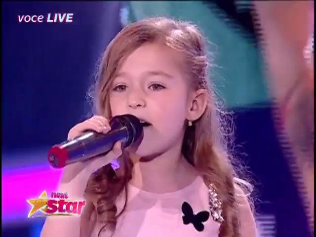 E Feli? Nuu, e Adriana și ale ei "Creioane colorate"!  La cinci ani a reușit cea mai simpatică interpretare