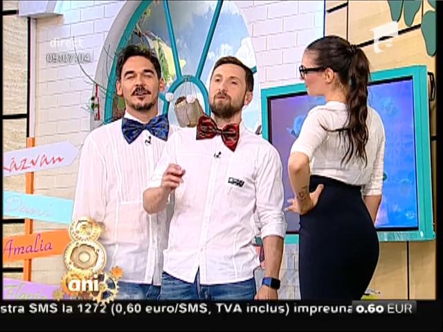 Ce ritm, ce mișcări! Elevii Răzvan şi Dani au dansat "Lambada" cu domnișoarele profesoare!