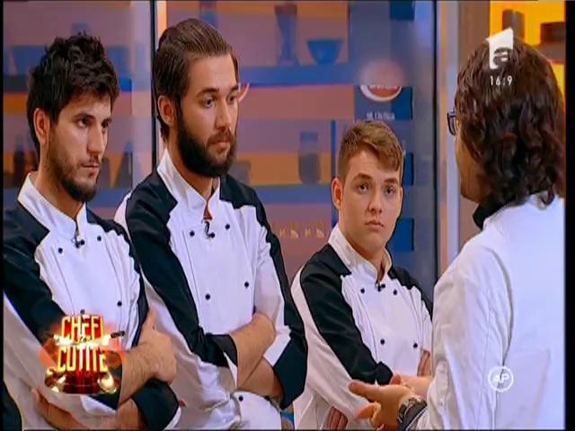 Două echipe sunt la egalitate, iar chefii trebuie să-şi salveze doar 3 concurenţi