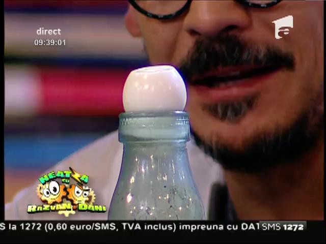 Dacă nu ei, atunci cine? Cum bagi un ou &icirc;ntr-o sticlă? Demonstrație de zile mari, &agrave; la Răzvan și Dani, &icirc;n direct!