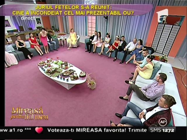 Băieții au avut o sarcină importantă de &icirc;ndeplinit: să &icirc;ncondeieze ouăle de Paște