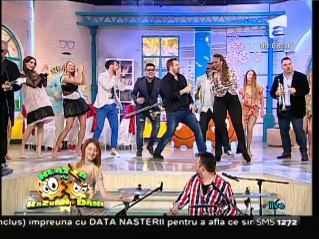 Julie Mayaya - &rdquo;Something gotta&rdquo;