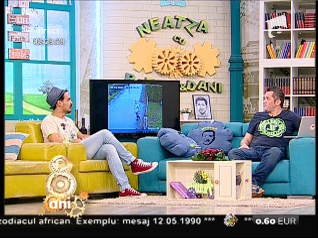 Bancul zilei. Un bulldog observă pe o poartă: Atenţie, c&acirc;ine rău! Aruncă un ochi și vede unu' mic și pufos: - Tu ești mă ăla rău?