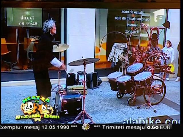 Smiley News! Corespunzător, aferent: O nouă modalitate de a c&acirc;nta la tobe: de la distanță!