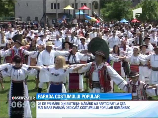 Peste cinci mii de oameni au &icirc;mbrăcat costumul popular &icirc;n Bistriţa-Năsăud