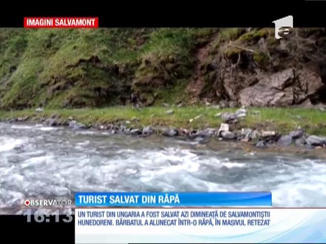 Turist salvat dintr-o r&acirc;pă foarte abruptă
