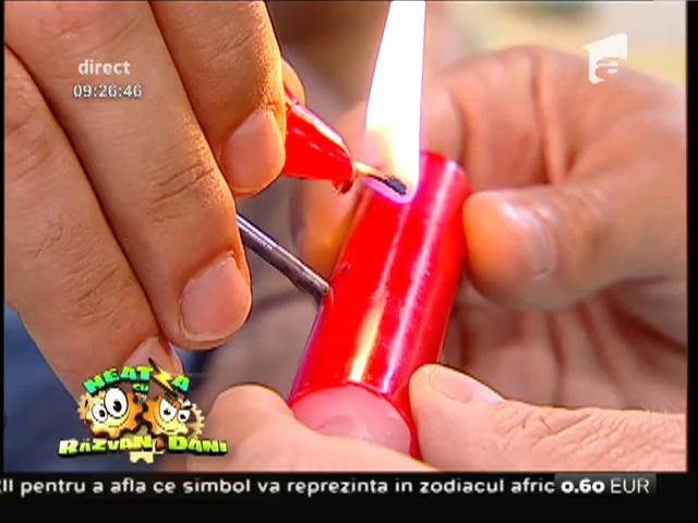 Nene Newton, unde ești ca să-i vezi? Răzvan şi Dani, v&acirc;nătorii de mituri! Experiment de echilibru cu o lum&acirc;nare