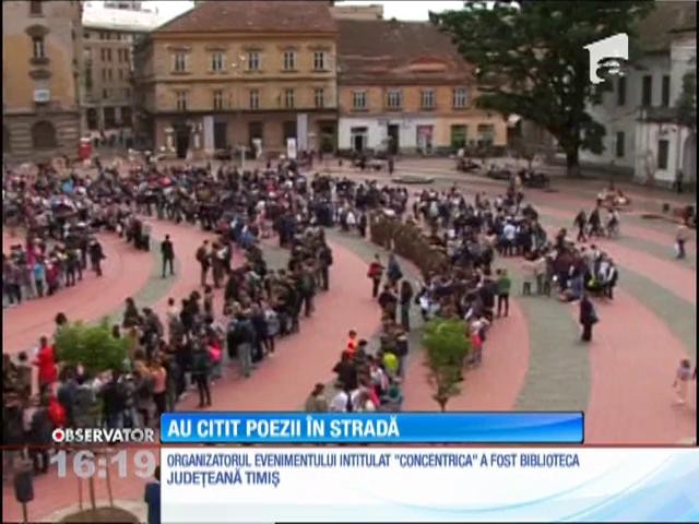 Peste 700 de persoane au citit c&acirc;teva versuri din cartea "O casetă cu şerpi", la Timişoara