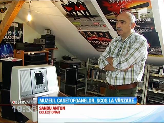 &Icirc;n 12 ani a str&acirc;ns sute de casetofoane. Le-a reparat şi le-a recondiţionat iar acum &icirc;şi scoate colecţia la v&acirc;nzare