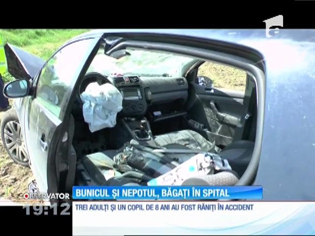 Neamţ: Un copil şi bunicul lui au ajuns la spital după ce maşina lor a intrat &icirc;ntr-un autoturism