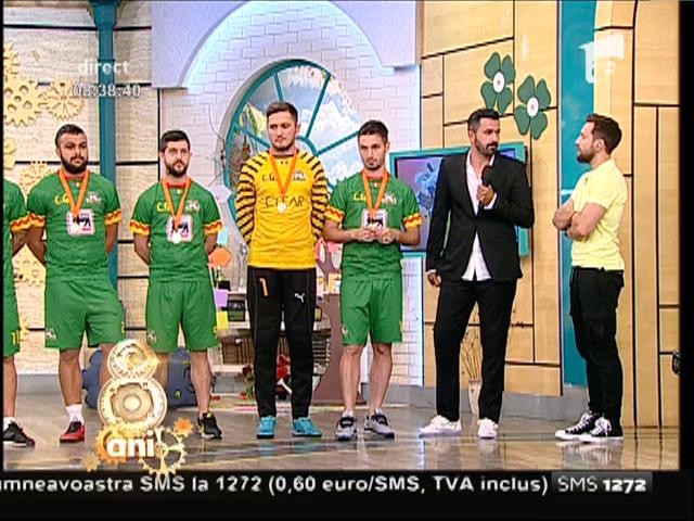 Dar nu sunt ei cei mai tari?! Bravo, băieţii! Echipa &rdquo;Neatza și prietenii&rdquo;, cei mai buni din București la minifotbal