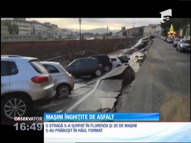20 de maşini au fost &icirc;nghiţite de asflat după ce o stradă s-a surpat, &icirc;n Italia