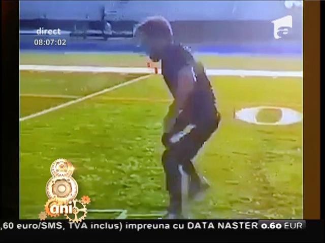 Doamne, e jucător de fotbal american sau acrobat!?„Își mișcă picioarele ca o mașină de cusut la antrenamente!”